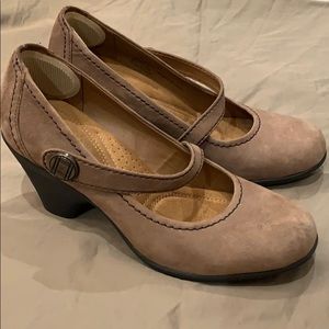 Tan leather low heel Mary Janes